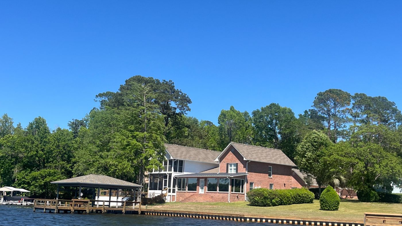 North Florida Lakefront Homes What Buyers Should Know About Lakefront Lake Access and Lake View